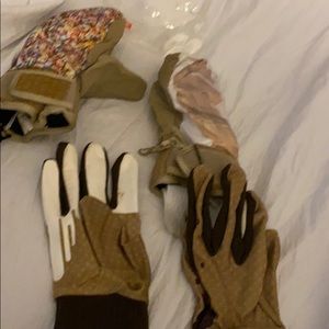 button snowboard mittens